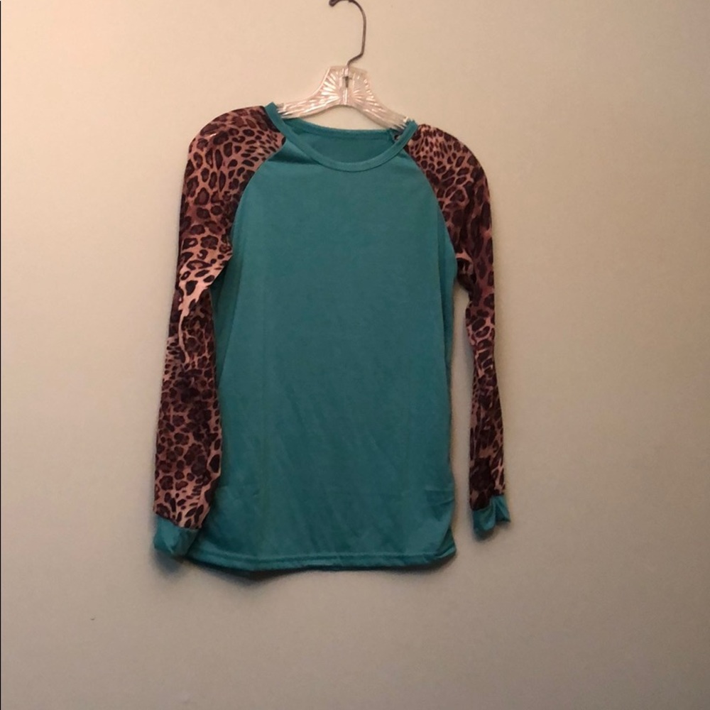 Sheer sleeved blouse 👚